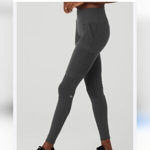 🧎‍♀️ALO High-Waist Cargo Leggins